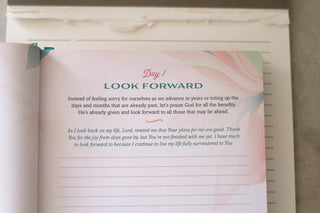 A Year of God's Goodness: A Prayer & Praise Tracker for Women
