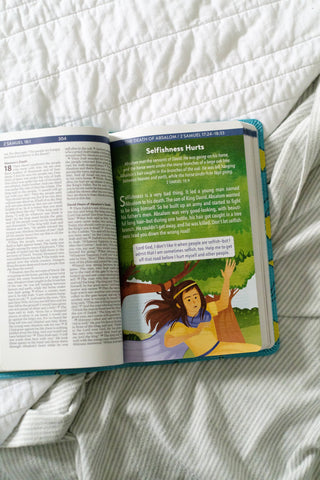 The Kids' Bedtime Devotional Bible: NLV Aqua Stars