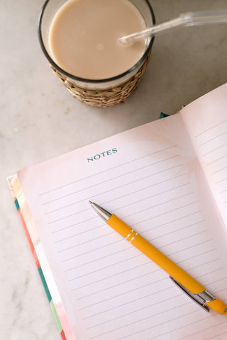 A Year of God's Goodness: A Prayer & Praise Tracker for Women