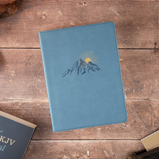 Daily Wisdom for Men SKJV Devotional Bible