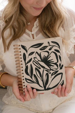 12-Month Undated Spiral Planner: Magnolia Springs Design